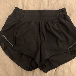 Lululemon hotty hot lined short 2.5”